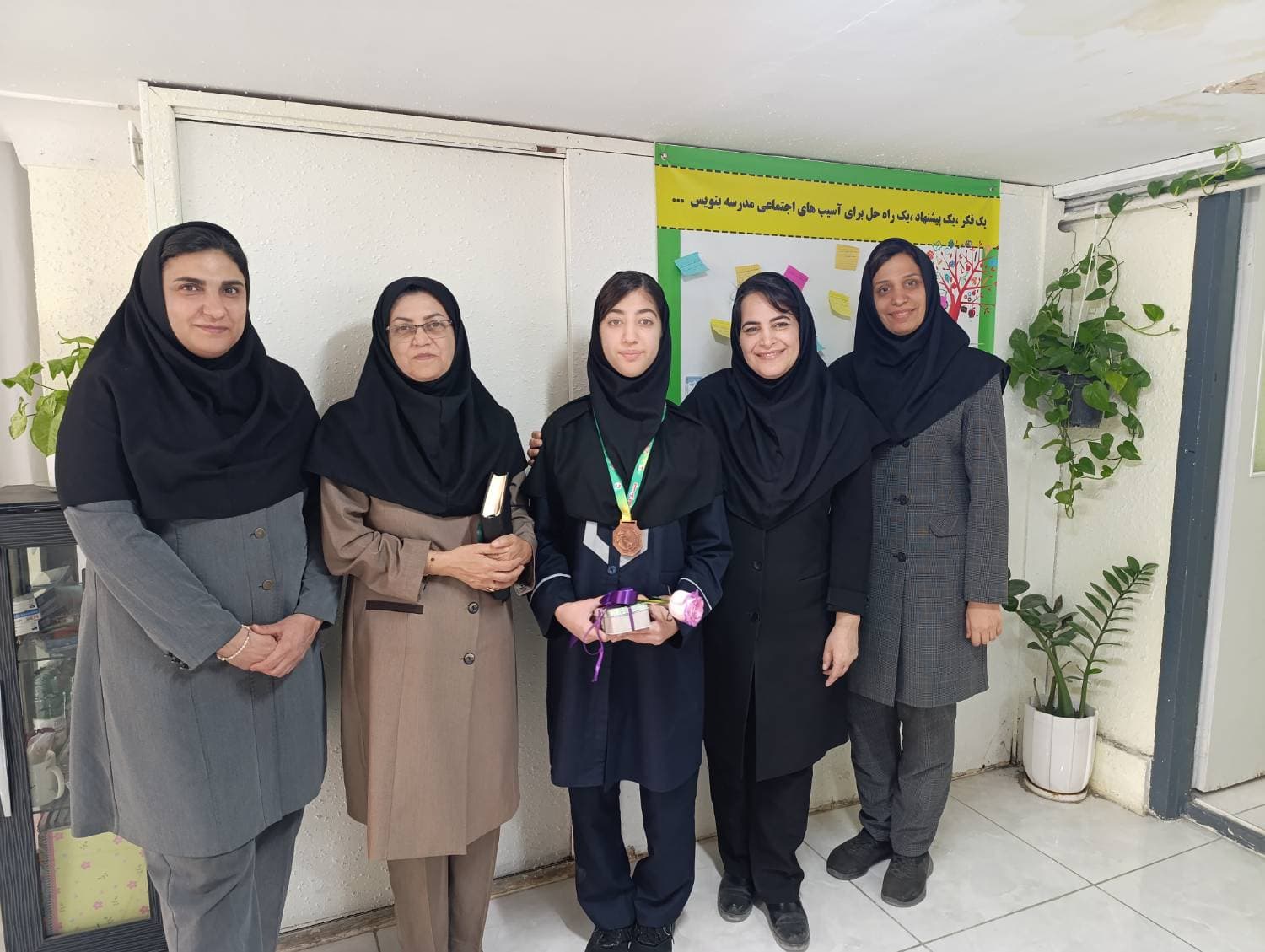 دبیرستان غیردولتی دخترانه پرتو دانش