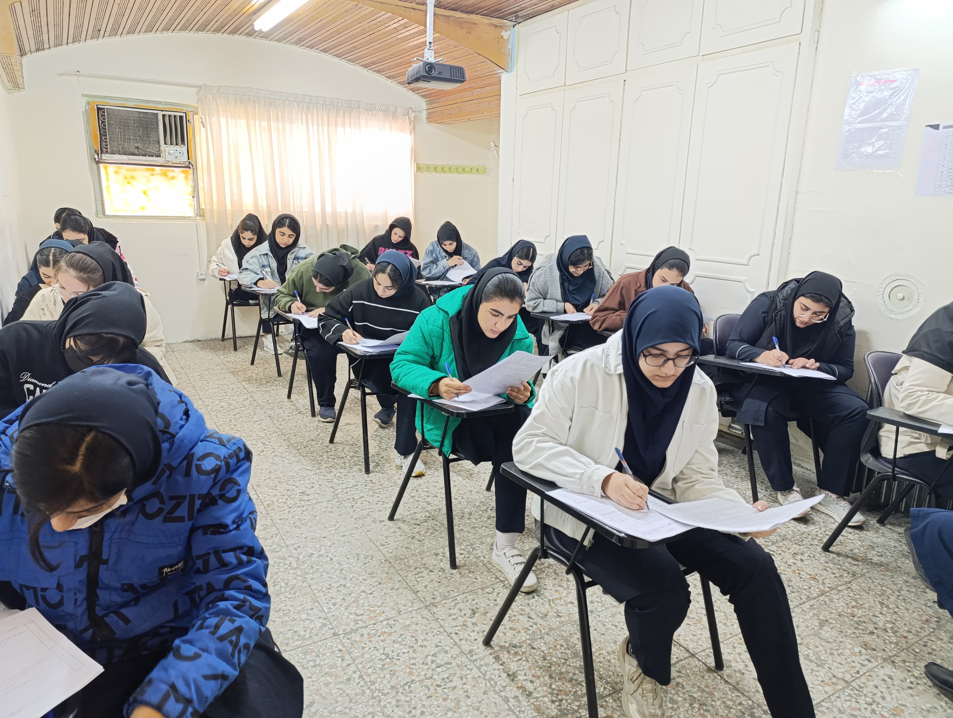 دبیرستان غیردولتی دخترانه پرتو دانش