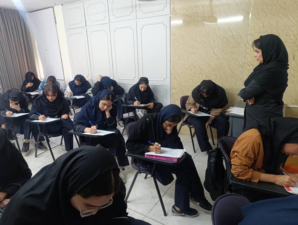 دبیرستان غیردولتی دخترانه پرتو دانش