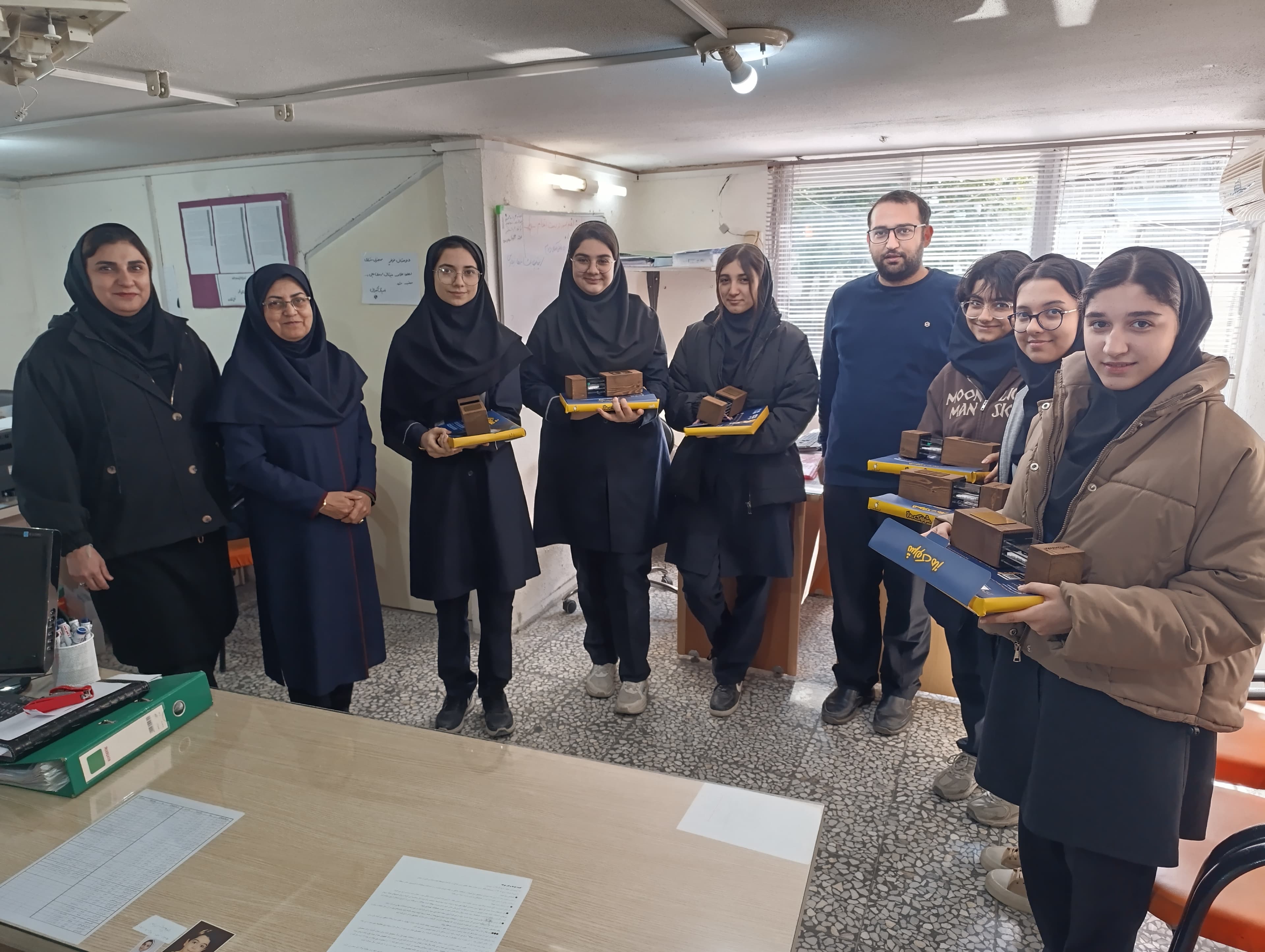 دبیرستان غیردولتی دخترانه پرتو دانش